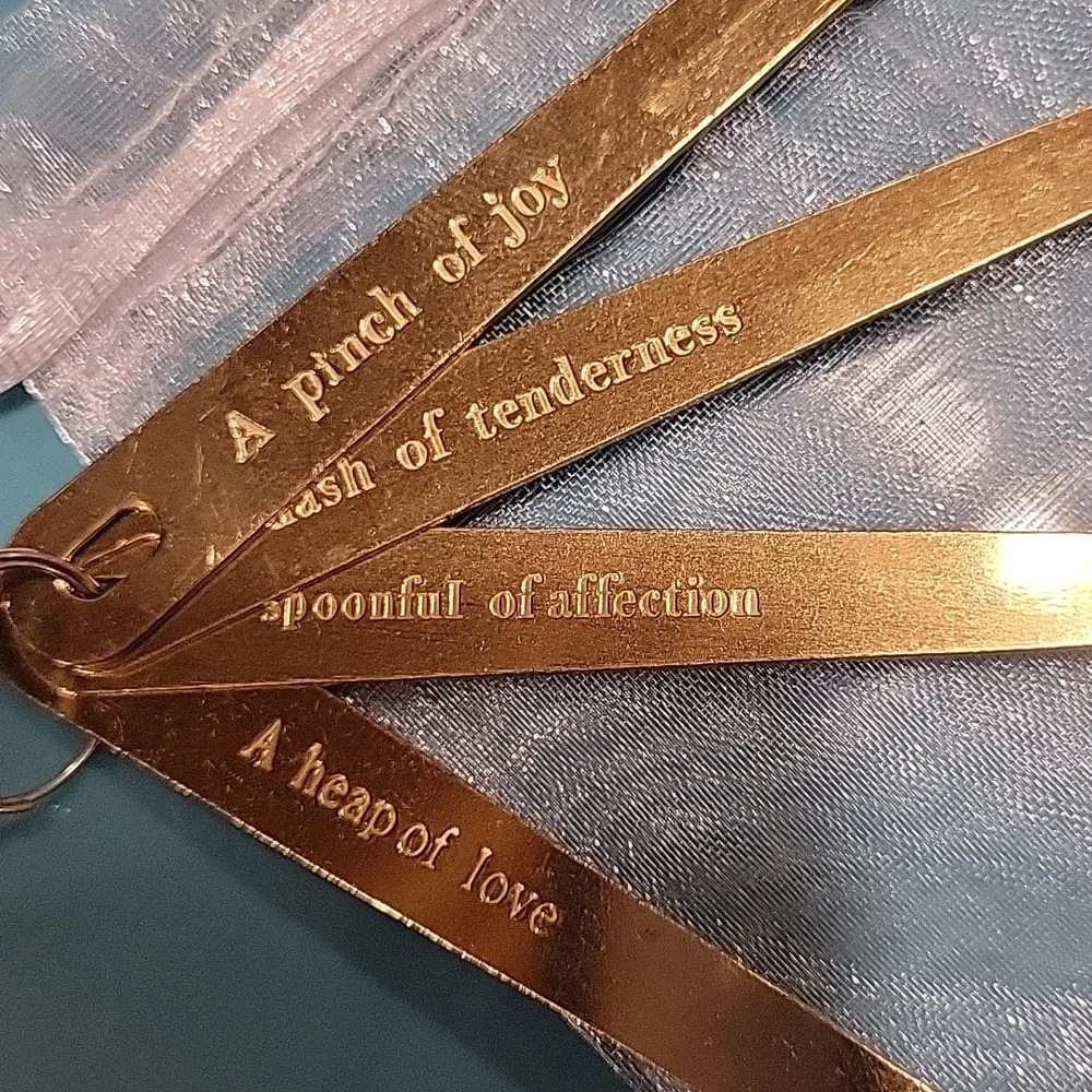 NWOT Heart Shaped Measuring Spoons - Gold-Colored